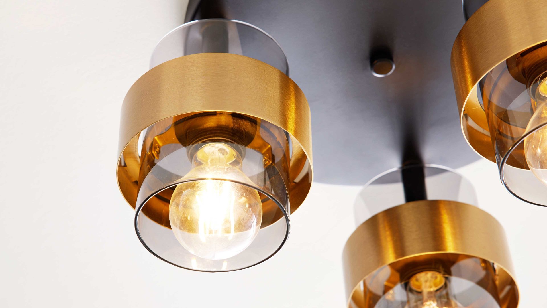 Deckenleuchte Interliving aus Glas in Grau Interliving Leuchten Serie 9333 - Deckenleuchte Rauchglas & Messing – Durchmesser ca. 37 cm