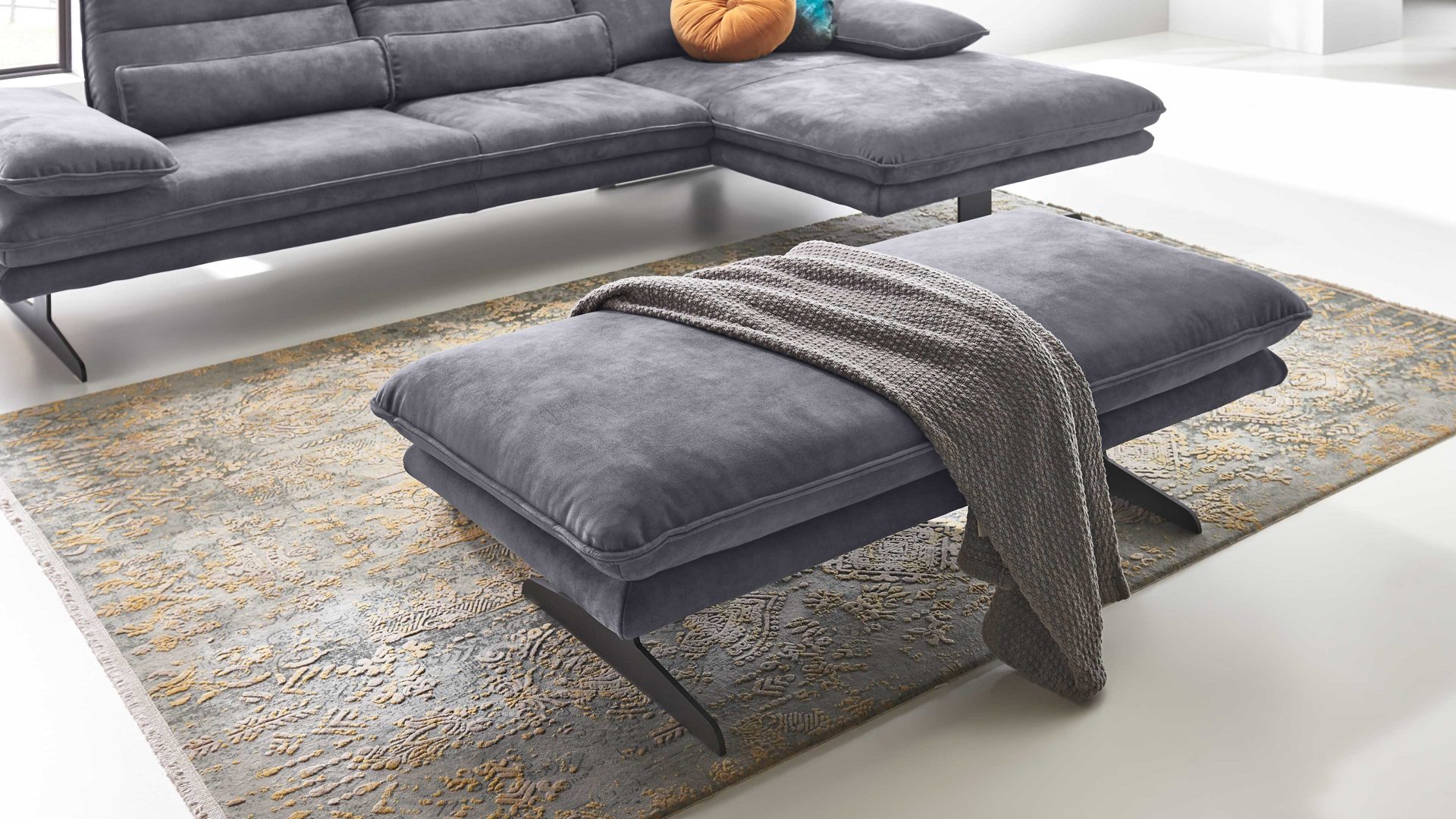 Polsterhocker W.schillig i. i. aus Stoff in Dunkelgrau W.SCHILLIG Polsterserie Broadway - XXL-Hocker elephantgrauer Bezug V52 23 - ca. 140 x 71 cm