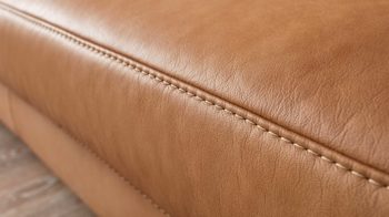 Zweisitzer OrthoSedis aus Leder in Hellbraun Polsterprogramm OrthoSedis 6.0 - Zweisitzer honigfarbenes Leder Punch - Länge ca. 169 cm