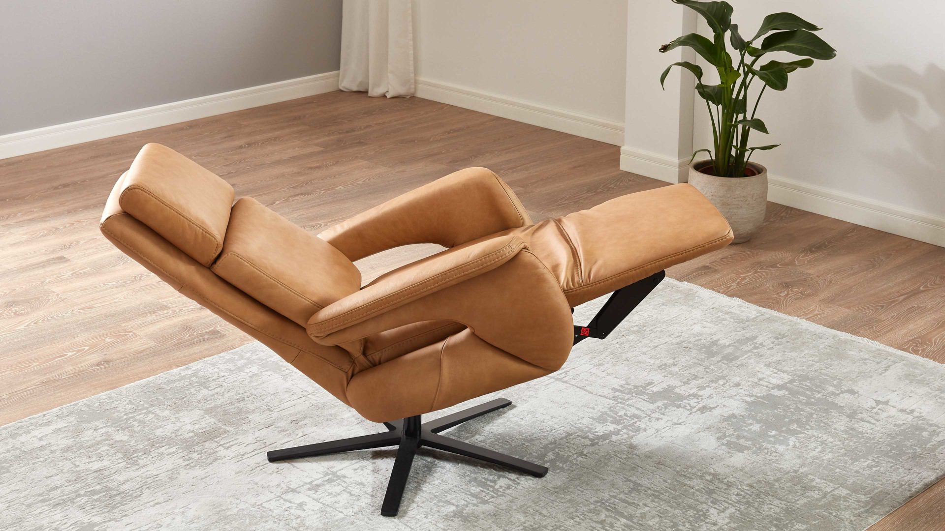 Relaxsessel OrthoSedis aus Leder in Hellbraun Polsterprogramm OrthoSedis 6.0 - Relaxsessel honigfarbenes Leder Punch & schwarzer Sternfuß - Ergonomie M2