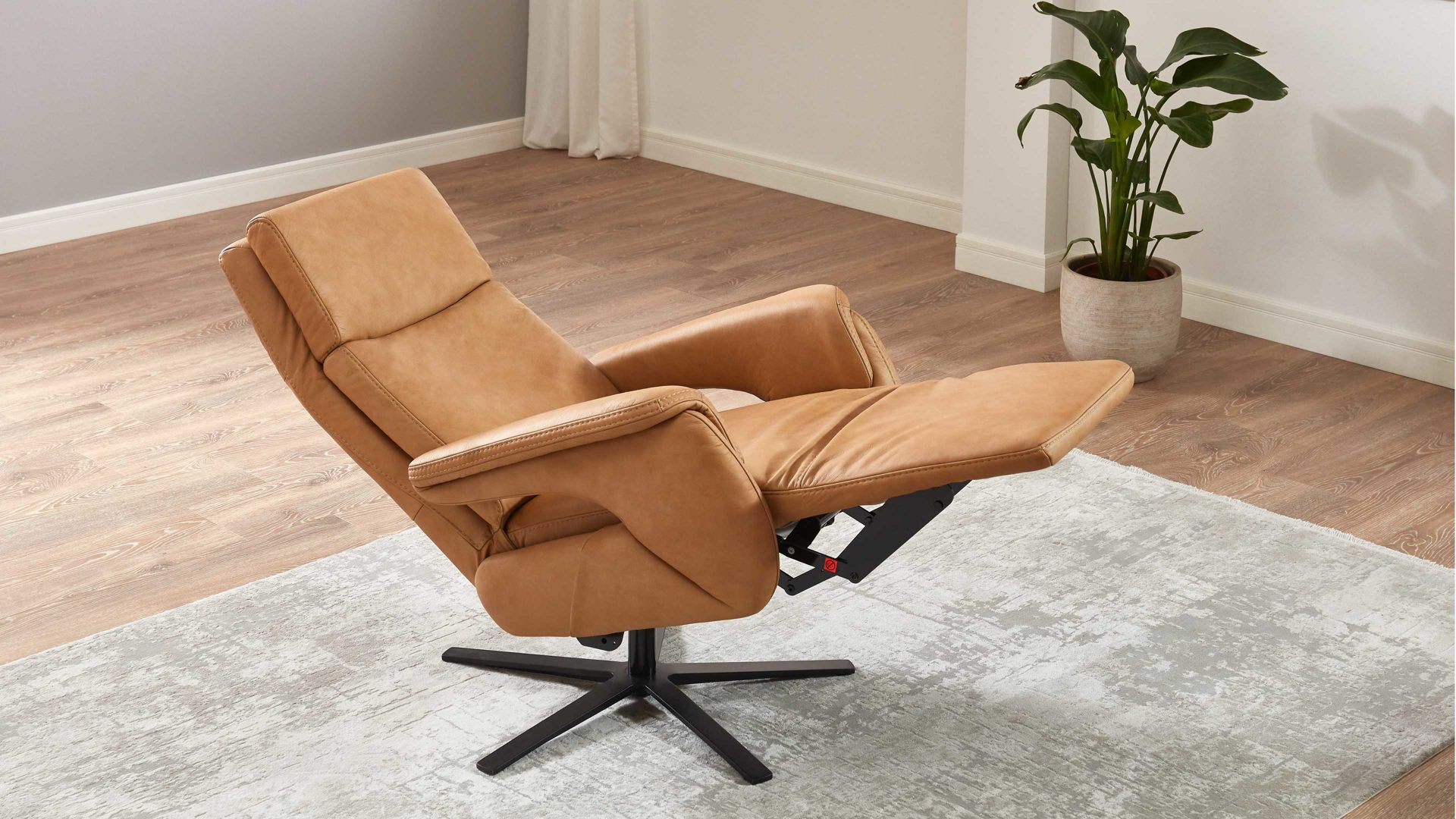 Relaxsessel OrthoSedis aus Leder in Hellbraun Polsterprogramm OrthoSedis 6.0 - Relaxsessel honigfarbenes Leder Punch & schwarzer Sternfuß - Ergonomie M2