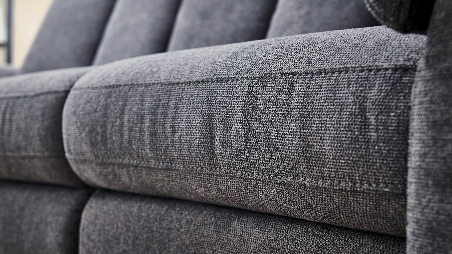 Dreisitzer OrthoSedis aus Stoff in Anthrazit Polsterprogramm OrthoSedis 4.0 - Rundsofa mit Funktionen anthrazitfarbener Stoffbezug Sofia clean - Länge ca. 235 cm