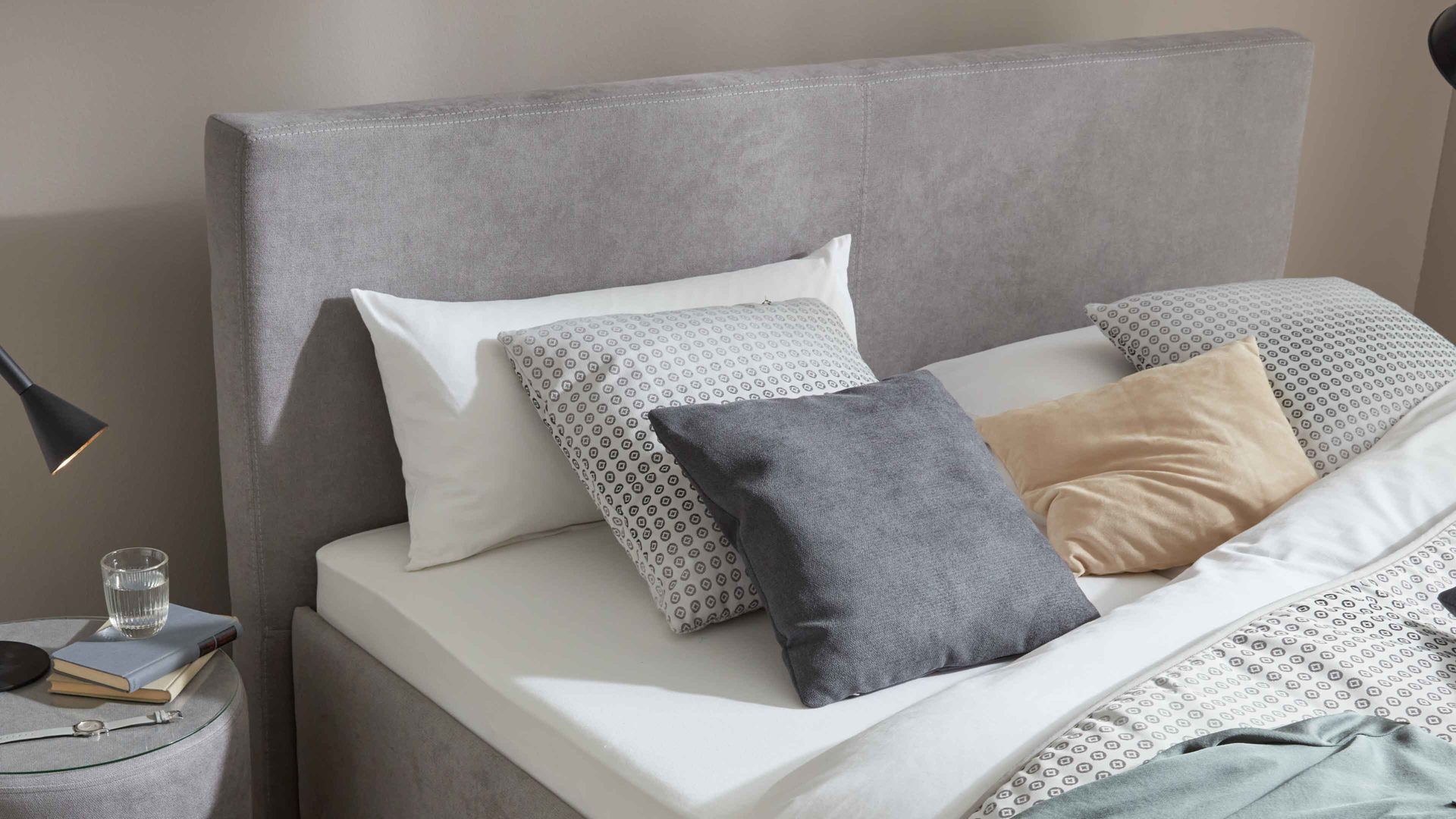 Polsterbett comfortmaster besser sitzen, liegen, leben aus Stoff in Hellgrau Comfortmaster OC-PB21003 - Polsterbett grauer Velours Enjoy 275317 – Liegefläche ca. 180 x 200 cm