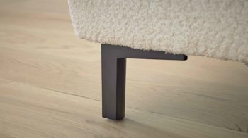 Ecksofa Interliving aus Stoff in Weiß Interliving Sofa Serie 4054 – Ecksofa naturweiße Chenille Kama & schwarze Metallfüße – Stellfläche ca. 279 x 176 cm