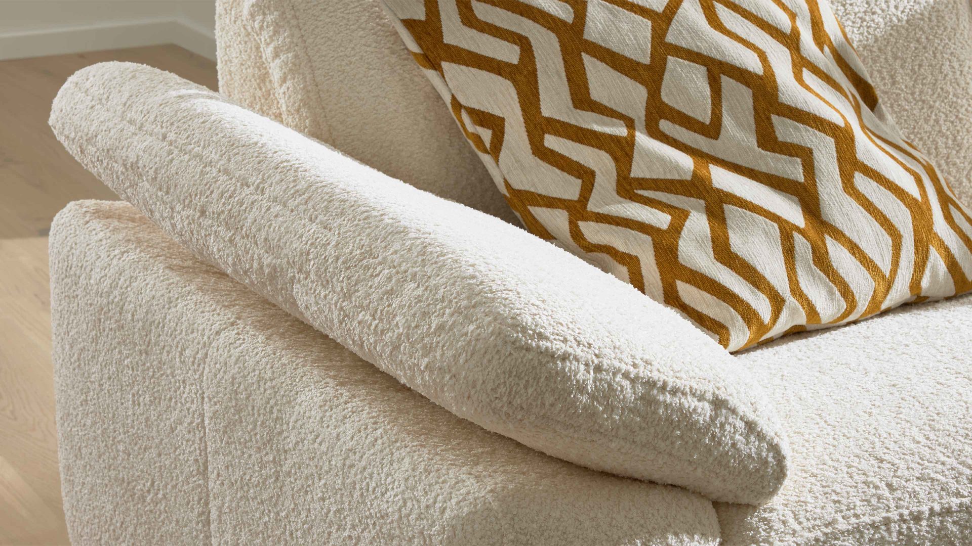 Funktion Interliving aus Metall in Transparent Interliving Sofa Serie 4054 – Armlehnverstellung AV manuelle Verstellung