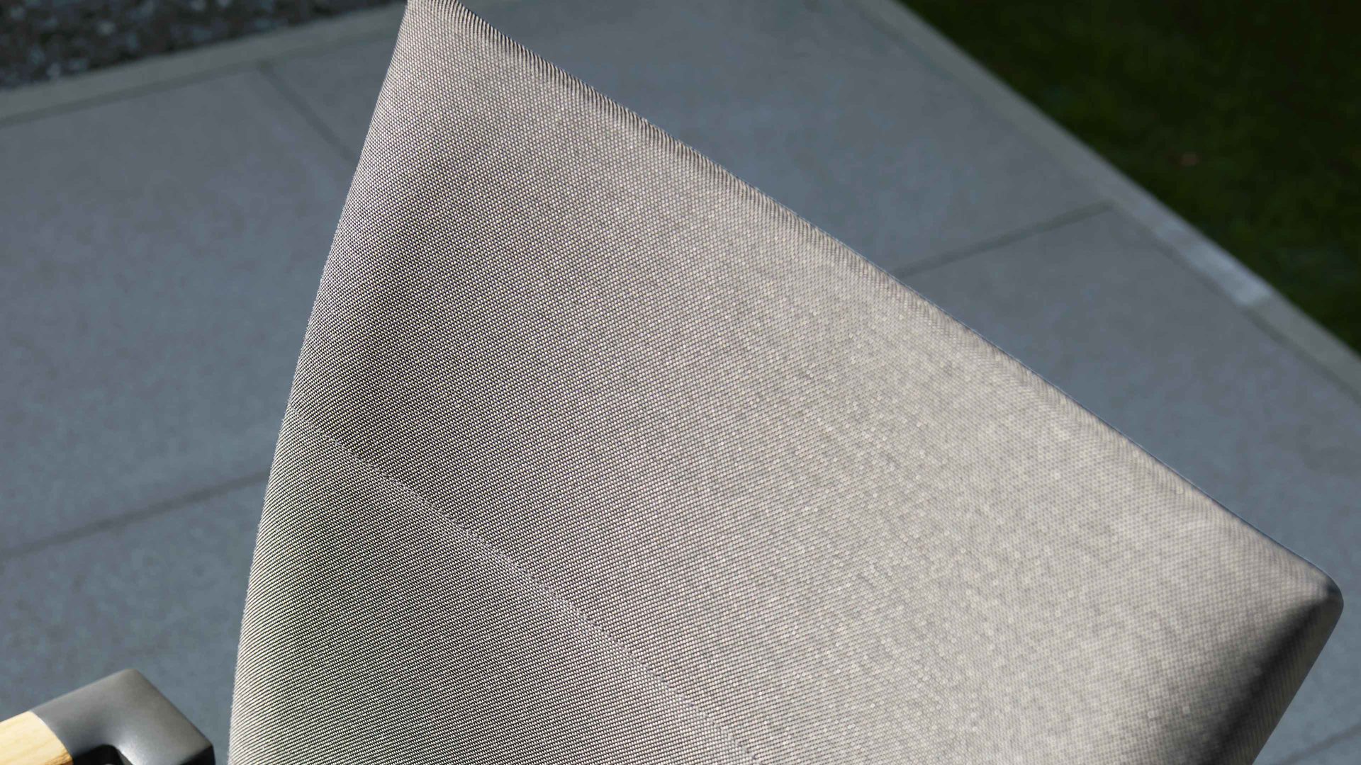 Gartenmöbel-Set Interliving aus Holz in Holzfarben Interliving Gartenmöbel Serie 7001 – Tischgruppe mit sechs Stühlen rotes, grünes und graues TEXTILENE®, Teakholz & Aluminium - ca. 160 x 95 cm