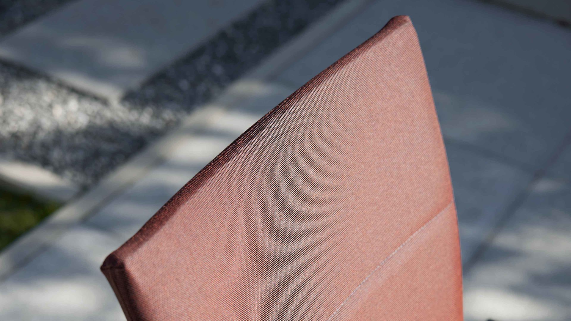 Gartenstuhl /-sessel Interliving aus Kunstfaser in Rot Interliving Gartenmöbel Serie 7001 – Hochlehnstuhl rotes TEXTILENE® & anthrazitfarbenes Aluminium