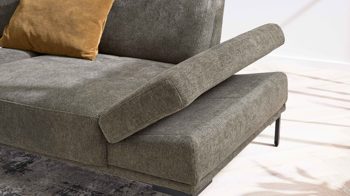 Funktion Interliving aus Metall in Transparent Interliving Sofa Serie 4254 – Armlehnverstellung manuell