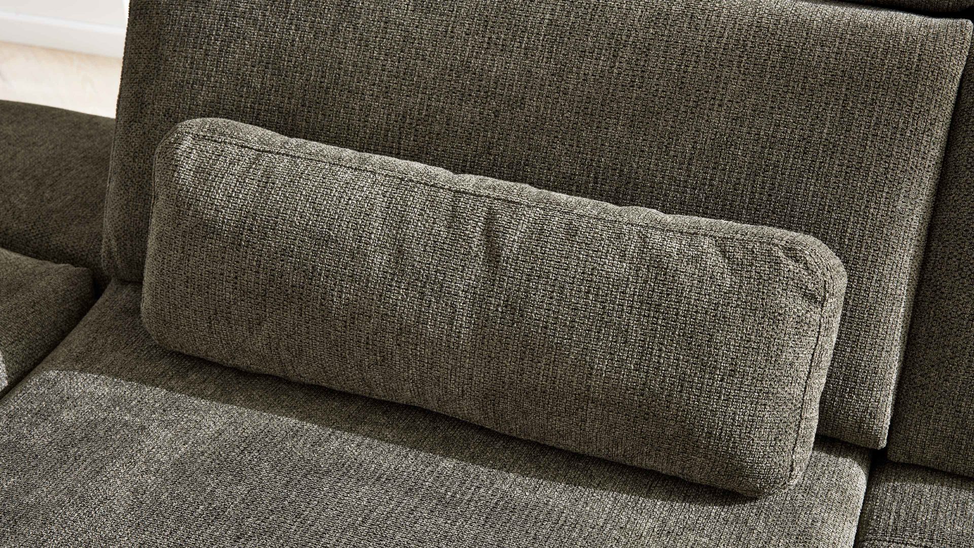 Kissen Interliving aus Stoff in Dunkelgrün Interliving Sofa Serie 4254 – Nierenkissen jagdgrüner Bezug Mito 156 – Breite ca. 60 cm