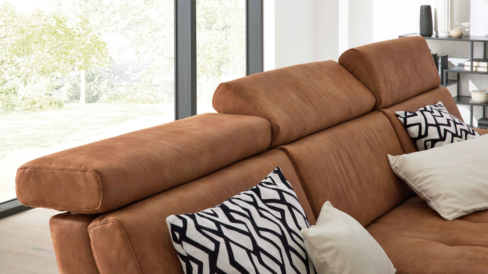 Funktion Interliving aus Metall in Transparent Interliving Sofa Serie 4254 – Kopfteilverstellung manuell