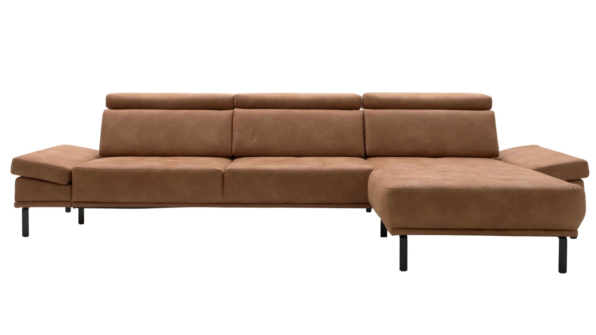 Ecksofa Interliving aus Stoff in Hellbraun Interliving Sofa Serie 4254 – Ecksofa cognacfarbene Mikrofaser Magnum & schwarze Metallfüße 4.35 – Stellfläche ca. 340 x 195 cm