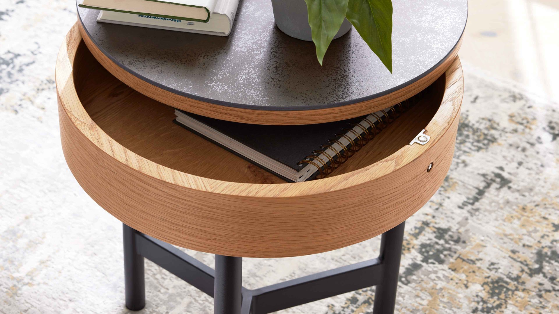 Beistelltisch Interliving aus Keramik in Dunkelbraun Interliving Couchtisch Serie 6216 - Beistelltisch titanfarbene Keramik, Eichefurnier & schwarzer Stahl - Durchmesser ca. 44 cm