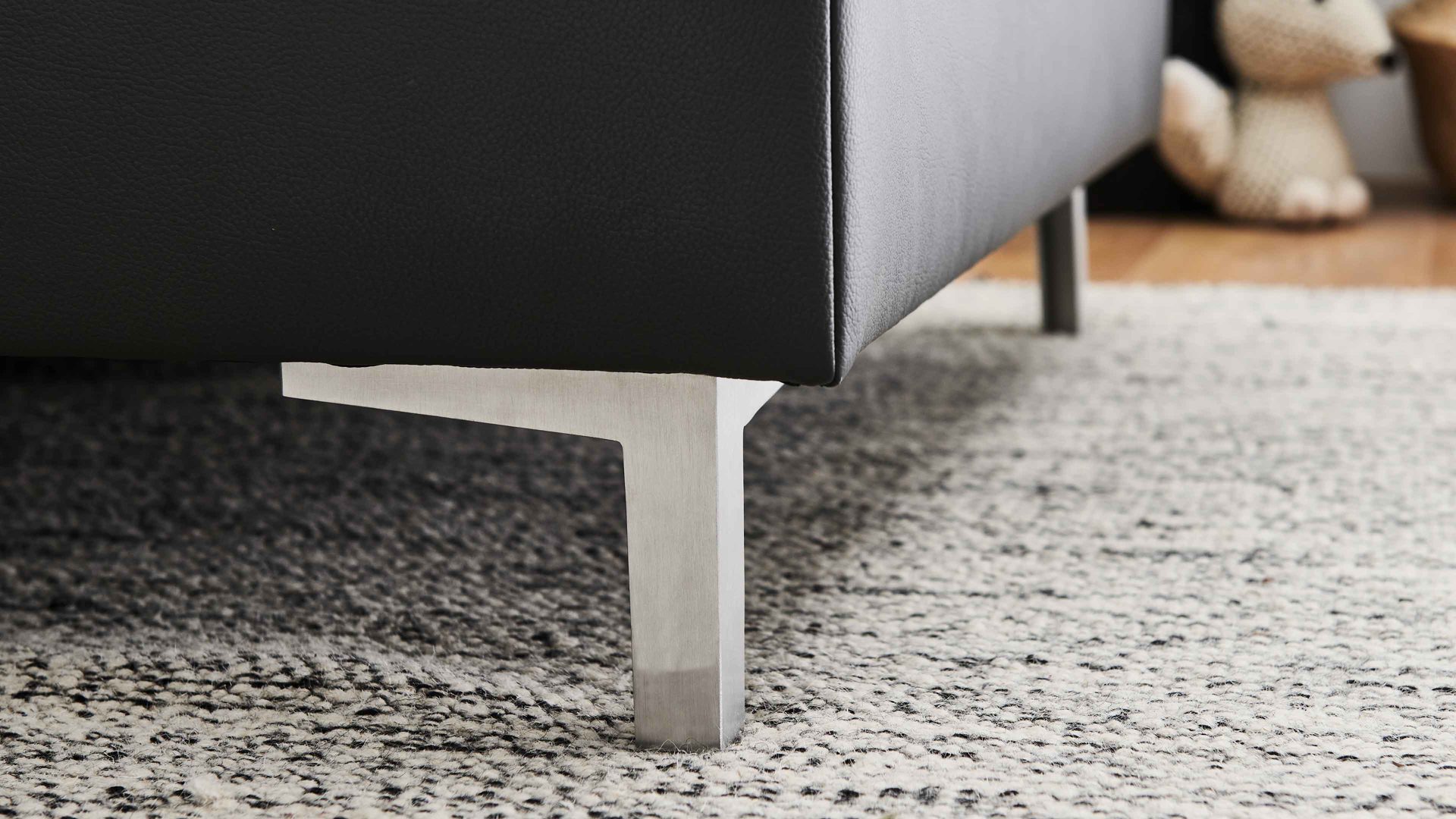 Polsterhocker modulmaster aus Leder in Anthrazit Modulmaster MM-PN1168 - Funktionshocker XXL-HoF anthrazitfarbenes Leder Torro & Alu-Winkelfüße - ca. 130 x 65 cm