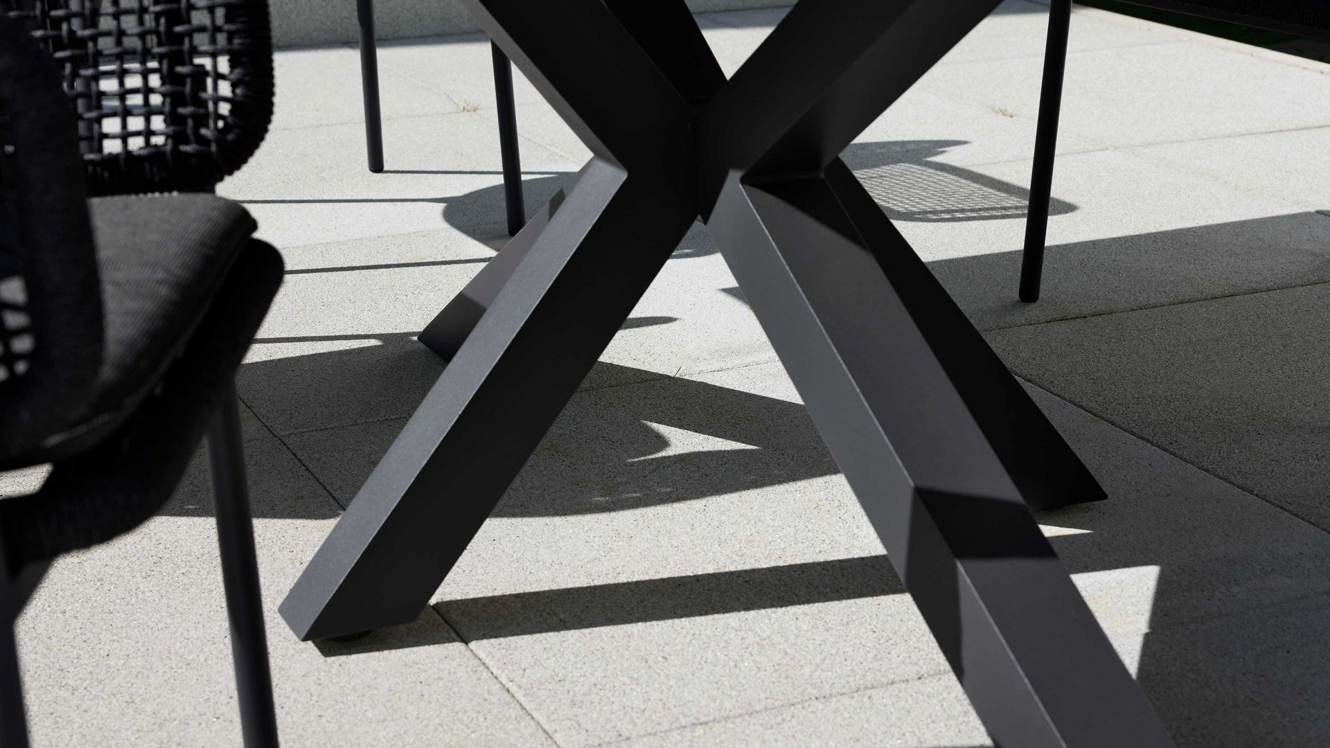 Gartentisch Interliving aus Holz in Holzfarben Interliving Gartenmöbel Serie 7002 – Tisch Teakholz & Aluminium - ca. 220 x 95 cm