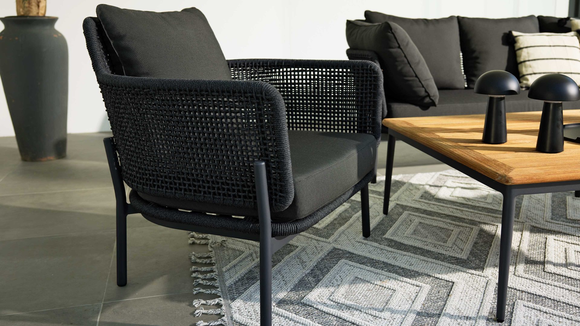 Gartenstuhl /-sessel Interliving aus Kunstfaser in Dunkelgrau Interliving Gartenmöbel Serie 7005 - Sessel graues Kordelgeflecht & dunkelgrauer Olefinbezug