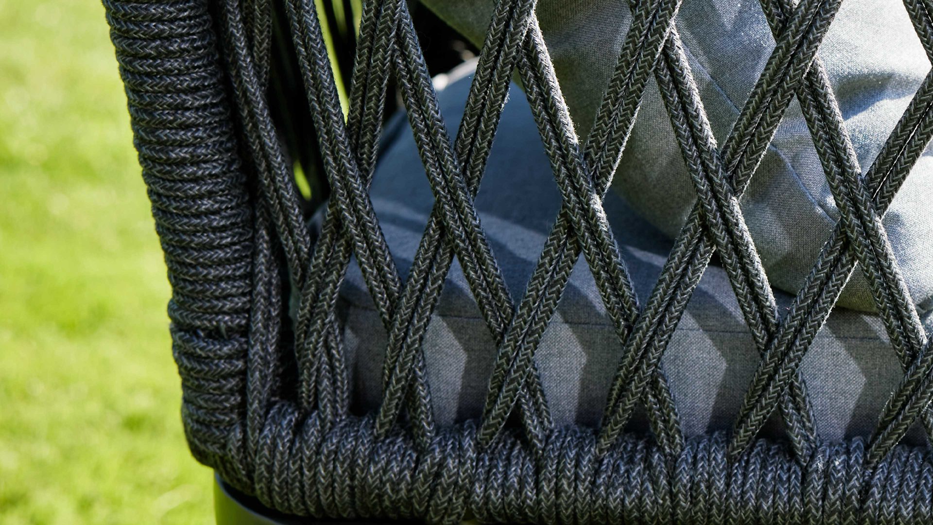 Gartenstuhl /-sessel Interliving aus Kunstfaser in Dunkelgrau Interliving Gartenmöbel Serie 7004 - Armlehnstuhl graues Kordelgeflecht & dunkelgrauer Bezug Heather 181