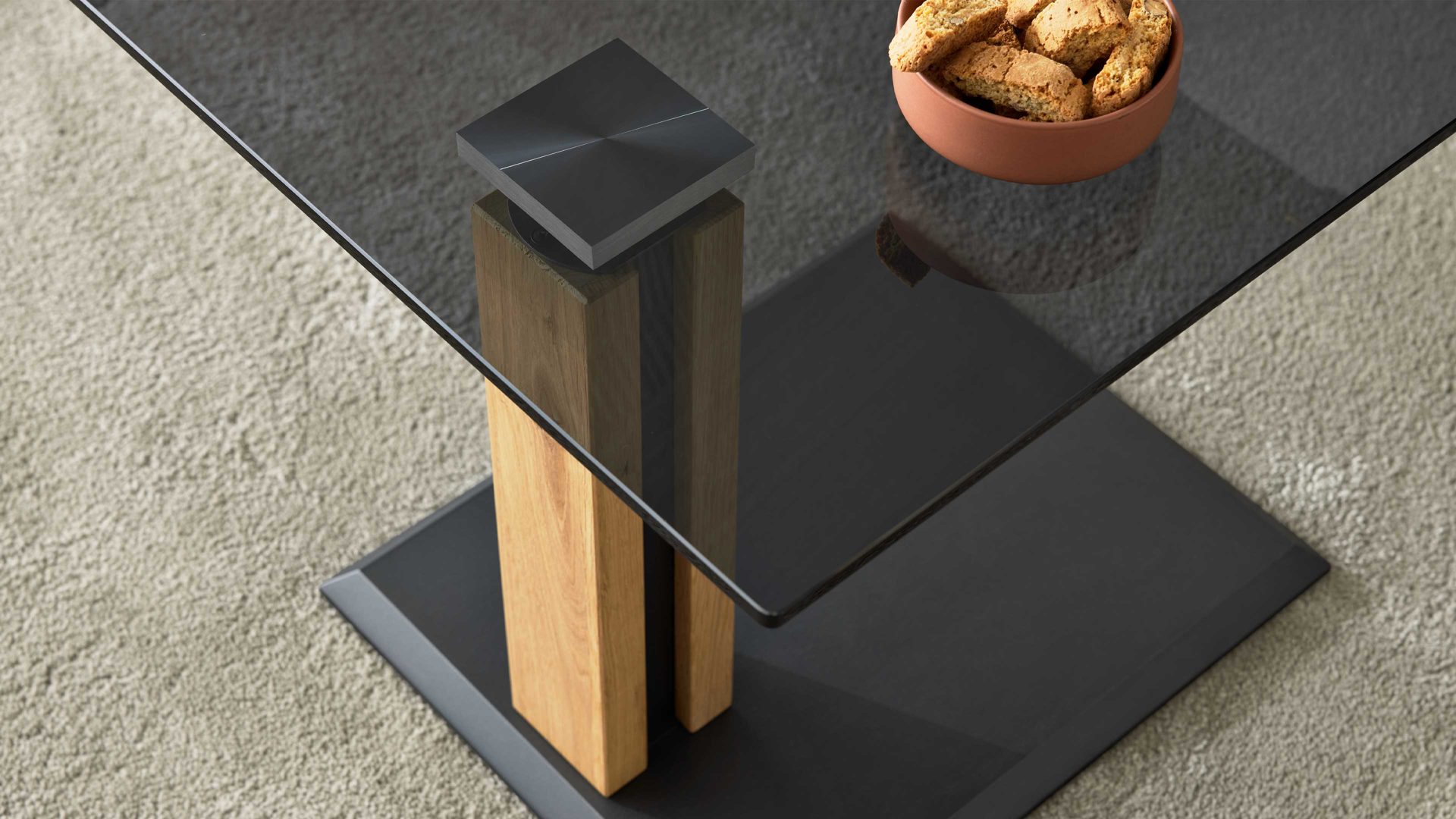 Beistelltisch Interliving aus Glas in Dunkelgrau Interliving Couchtisch Serie 6211 - Beistelltisch graues Parsolglas & Wildeiche - ca. 55 x 47 cm