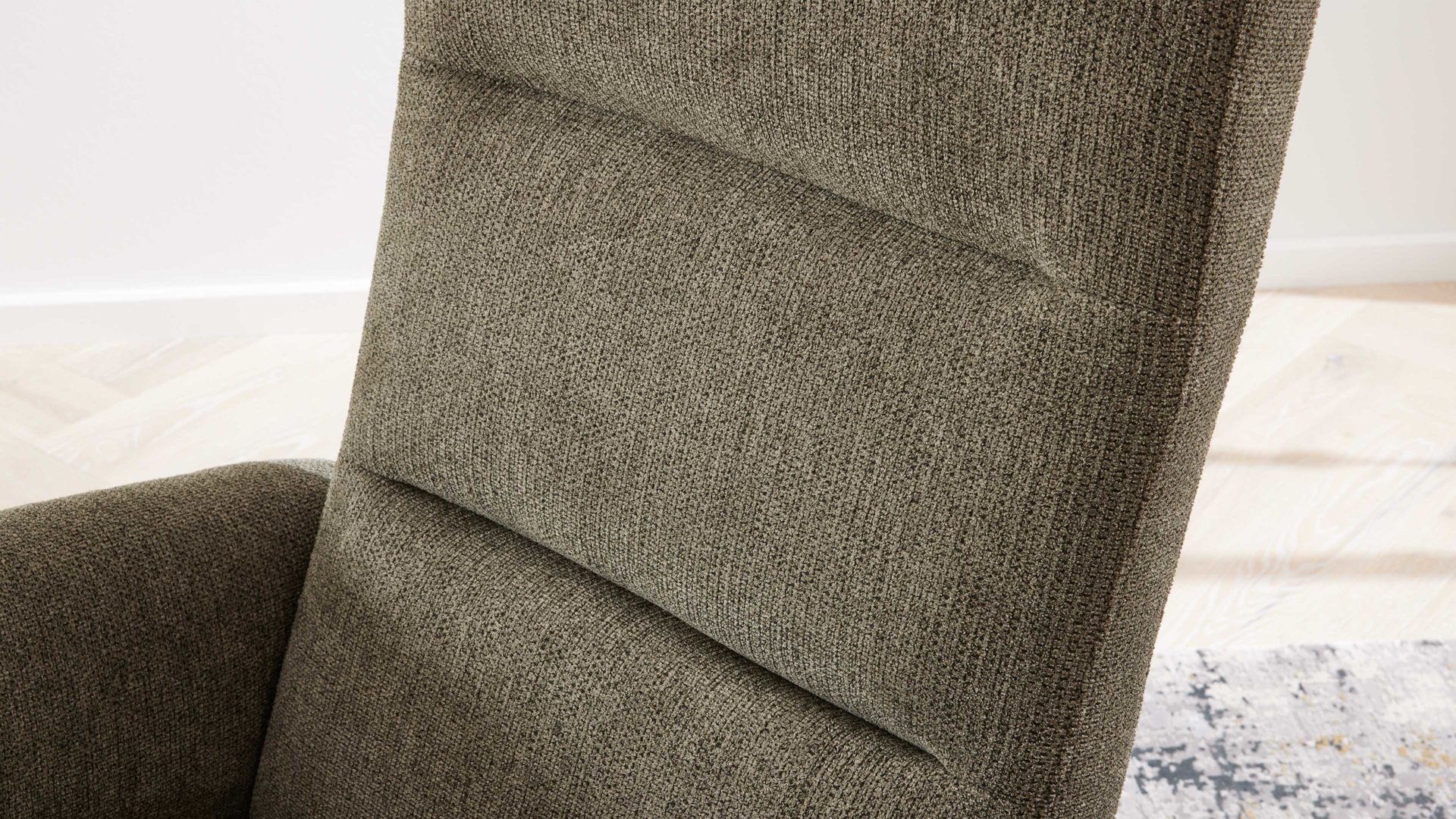 Relaxsessel Interliving aus Stoff in Grün Interliving Sessel Serie 4530 jagdgrüner Stoffbezug Mito 156 & silberfarbener Sternfuß