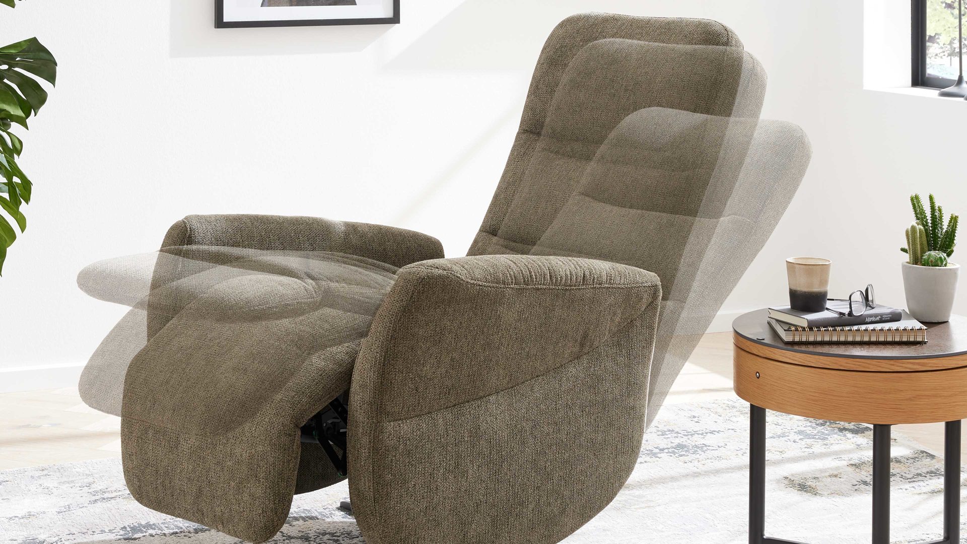 Relaxsessel Interliving aus Stoff in Grün Interliving Sessel Serie 4530 jagdgrüner Stoffbezug Mito 156 & silberfarbener Sternfuß