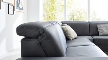 Ecksofa Interliving aus Stoff in Dunkelgrau Interliving Sofa Serie 4064 - Ecksofa graphitfarbene Mikrofaser Galero Punto & Fuß W003-01 - Stellfläche ca. 291 x 252 cm