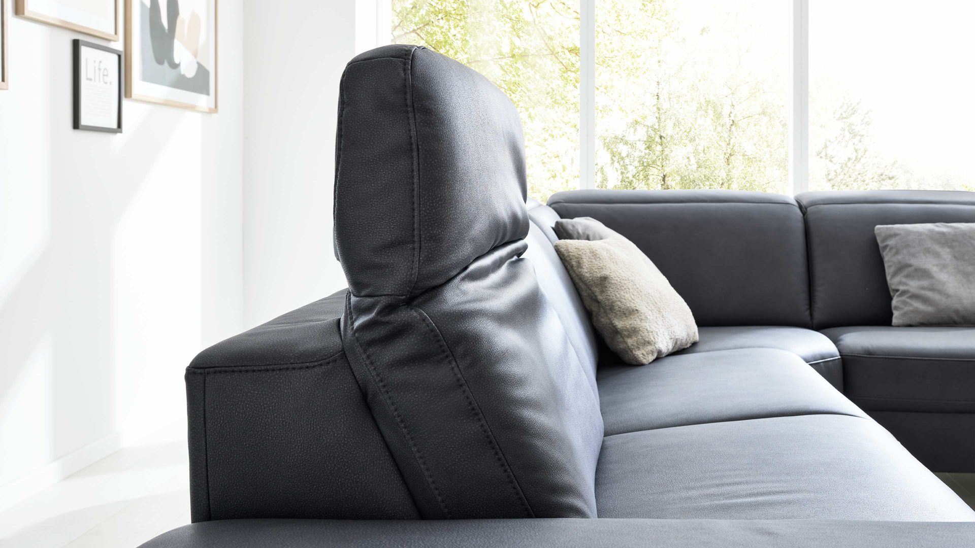 Ecksofa Interliving aus Stoff in Dunkelgrau Interliving Sofa Serie 4064 - Ecksofa graphitfarbene Mikrofaser Galero Punto & Fuß W003-01 - Stellfläche ca. 291 x 252 cm