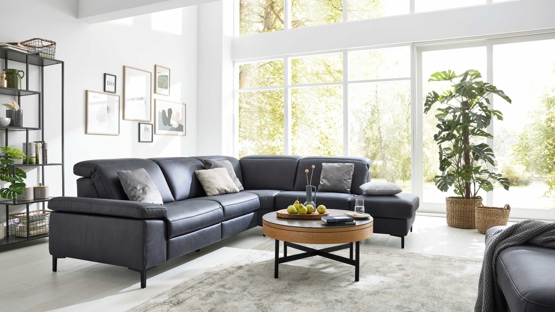 Ecksofa Interliving aus Stoff in Dunkelgrau Interliving Sofa Serie 4064 - Ecksofa graphitfarbene Mikrofaser Galero Punto & Fuß W003-01 - Stellfläche ca. 291 x 252 cm