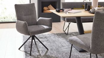 Polsterstuhl Interliving aus Stoff in Grau Interliving Esszimmer Serie 5504 - Armlehnstuhl grauer Bezug Concrete DCT 99 & schwarzer Drehfuß S 349