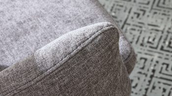 Polsterstuhl Interliving aus Stoff in Grau Interliving Esszimmer Serie 5504 - Armlehnstuhl 37 grauer Bezug Concrete DCT 99 & schwarzer Drehfuß S 349