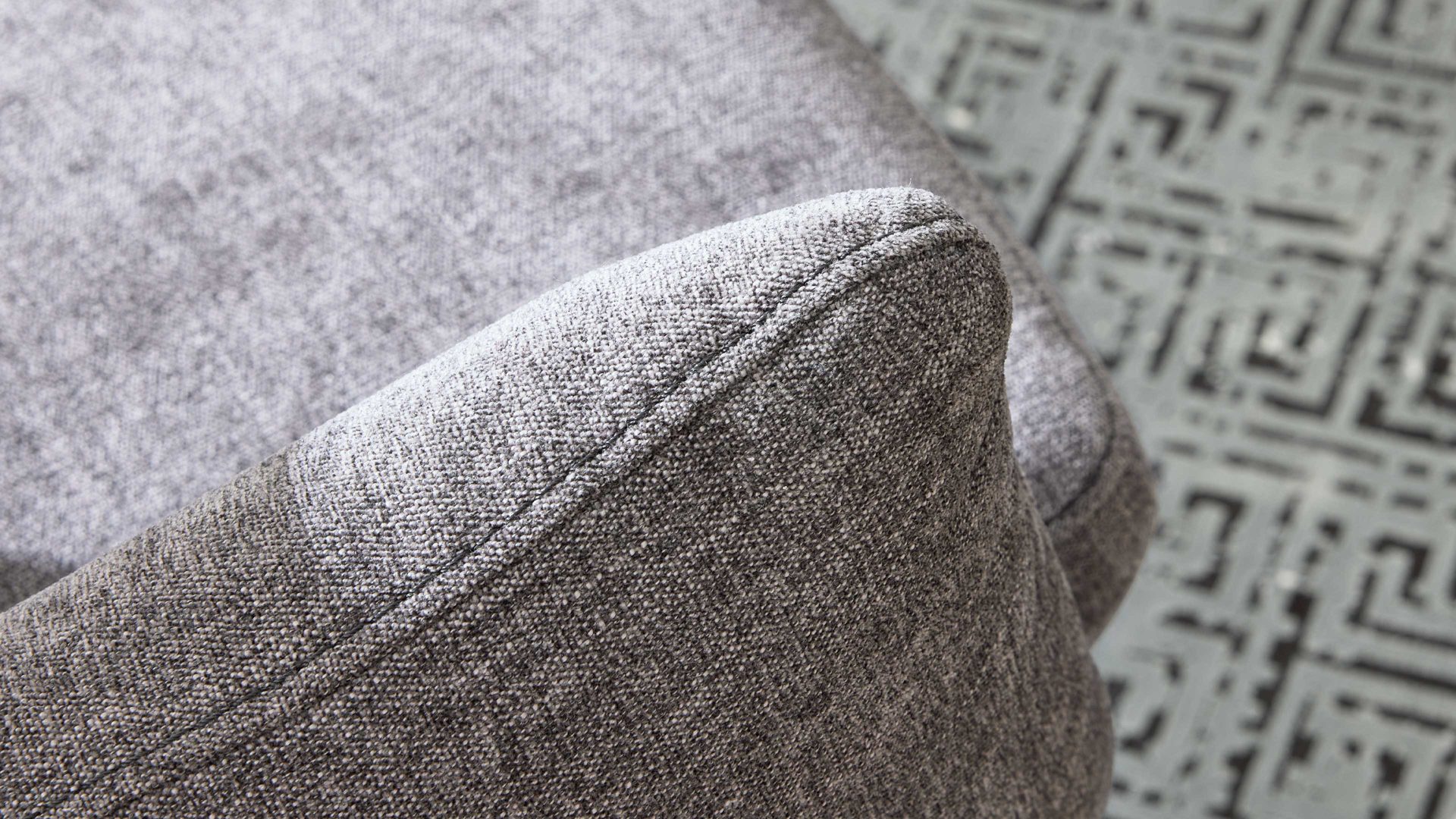 Polsterstuhl Interliving aus Stoff in Grau Interliving Esszimmer Serie 5504 - Armlehnstuhl 37 grauer Bezug Concrete DCT 99 & schwarzer Drehfuß S 349