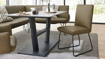 Polsterstuhl Interliving aus Leder in Grün Interliving Esszimmer Serie 5504 - Polsterstuhl grünes Leder EVI 33 & schwarzes Kufengestell S 355