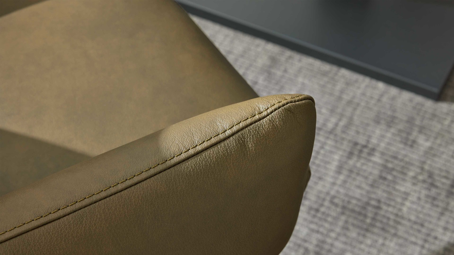 Eckbank Interliving aus Leder in Grün Interliving Esszimmer Serie 5504 - Eckbank grünes Leder EVI 33 & schwarzes Kufengestell S 355 - Stellfläche ca. 249 x 189 cm