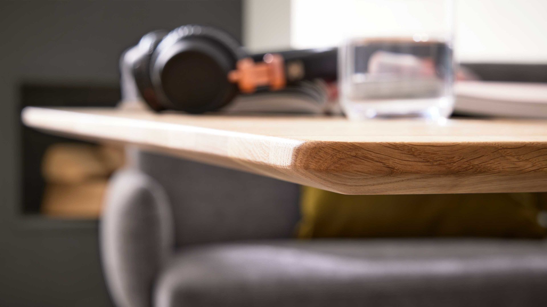 Esstisch Interliving aus Holz in Holzfarben Interliving Esszimmer Serie 5105 – Esstisch Charaktereiche & schwarzes Metall – ca. 220 x 100 cm