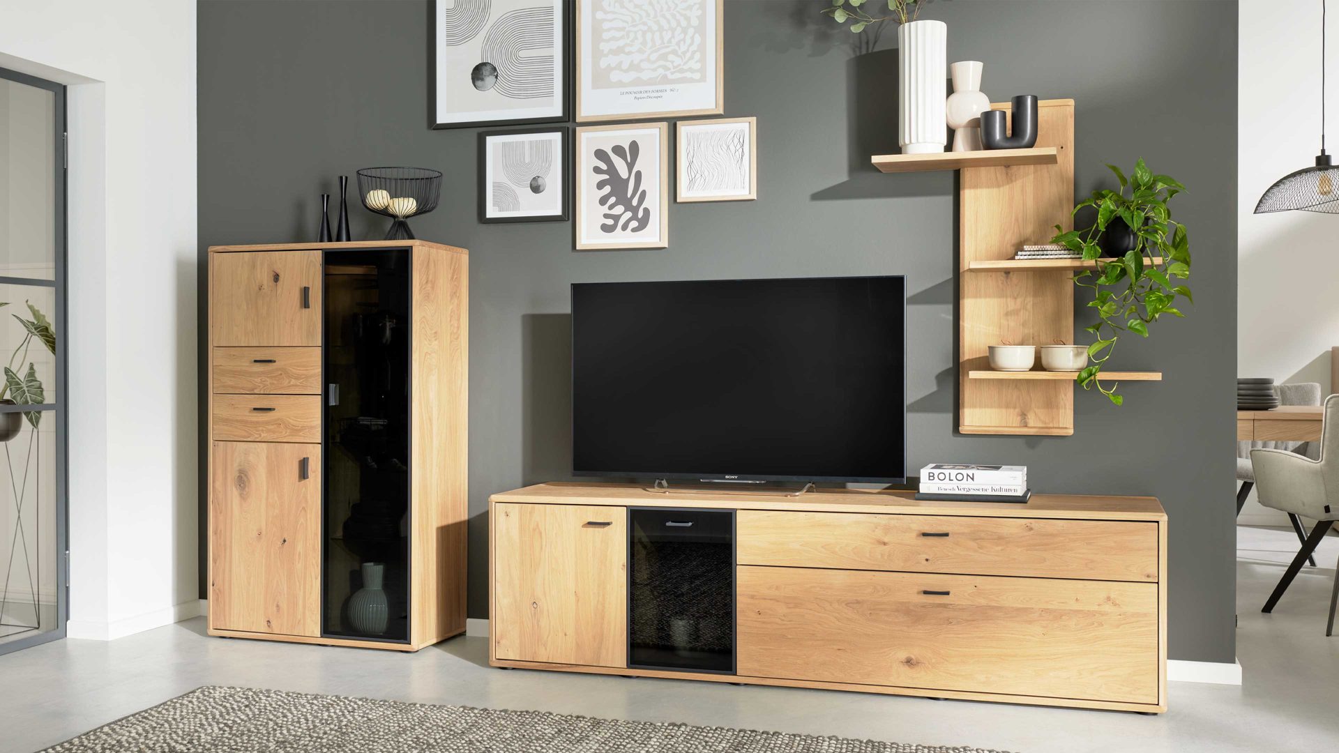 Wohnwand Interliving aus Holz in Holzfarben Interliving Wohnzimmer Serie 2024 - Wohnwand Eiche & Schwarzglas - dreiteilig, Breite ca. 319 cm