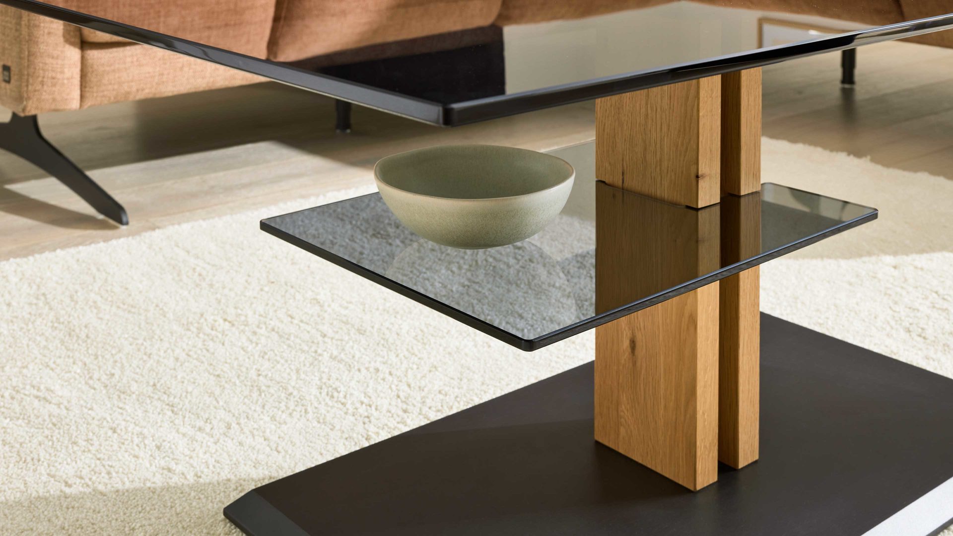 Couchtisch Interliving aus Glas in Dunkelgrau Interliving Couchtisch Serie 6212 - Couchtisch graues Parsolglas & Wildeiche - ca. 100 x 60 cm