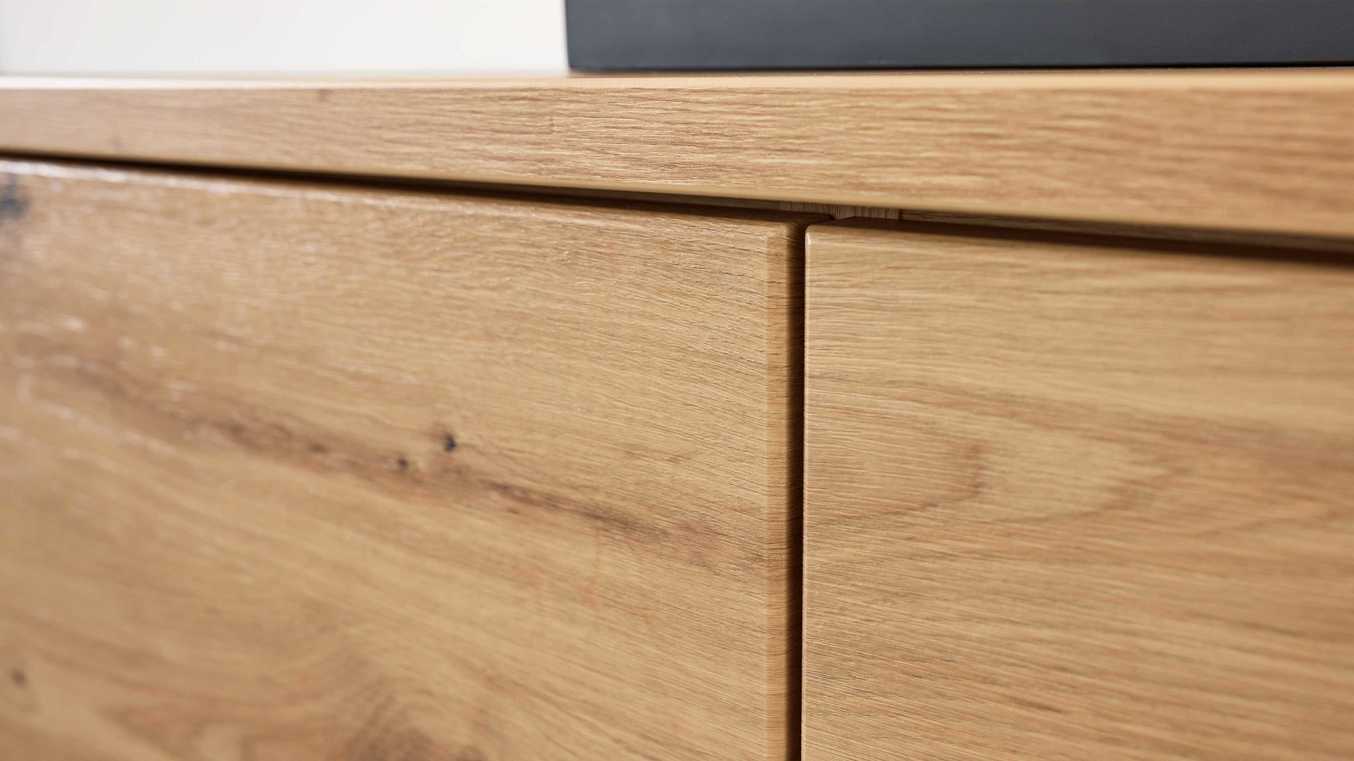 Lowboard Interliving aus Holz in Holzfarben Interliving Wohnzimmer Serie 2110 - Lowboard Alteiche - zwei Türen, zwei Schubladen, Breite ca. 135 cm