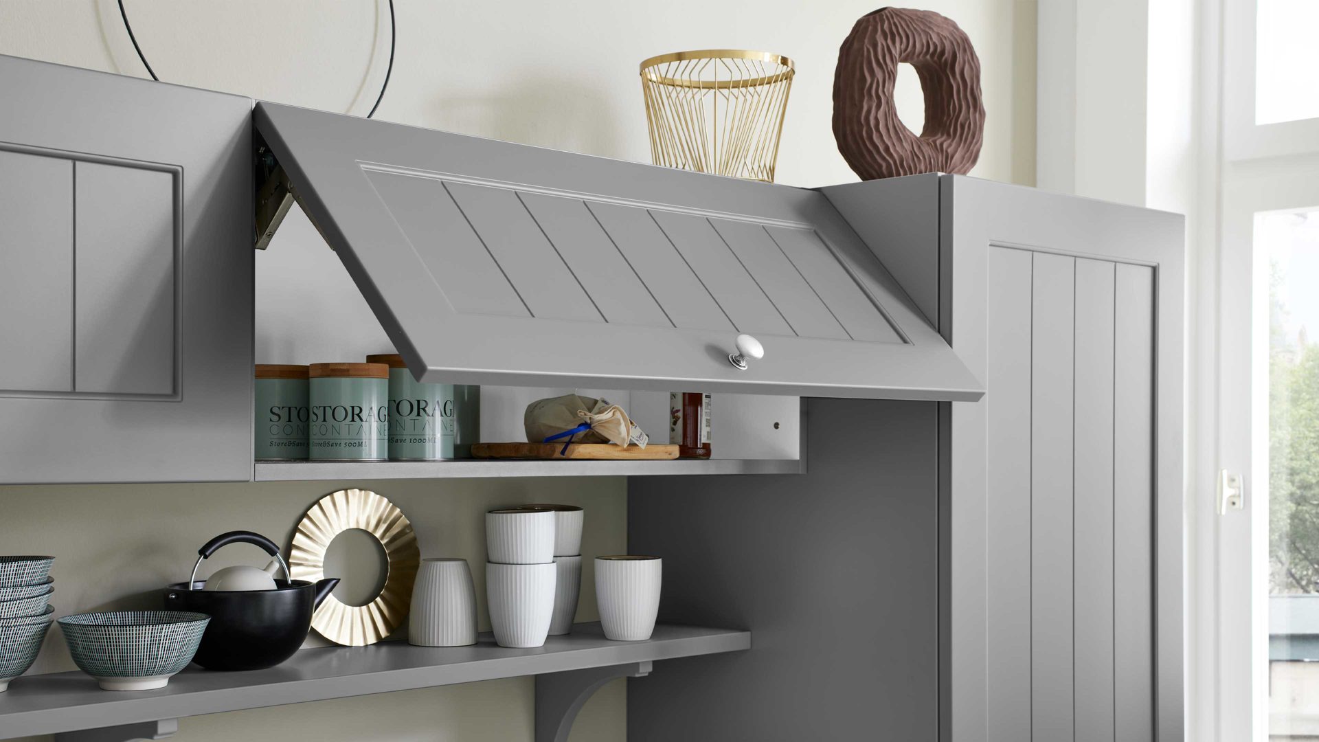 Einbauküche WERT KÜCHE® aus Holz in Dunkelgrau WERT KÜCHE® Carina mit AEG Einbaugeräten Achatgrau Satin & Marmor bianco - zweizeilig