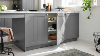 Einbauküche WERT KÜCHE® aus Holz in Dunkelgrau WERT KÜCHE® Carina mit AEG Einbaugeräten Achatgrau Satin & Marmor bianco - zweizeilig