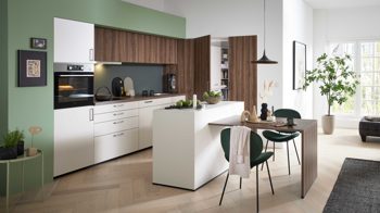 Einbauküche WERT KÜCHE® aus Holz in Weiß WERT KÜCHE® Nora mit AEG Einbaugeräten Muschelweiß & Bergamo Nussbaum - zweiteilig