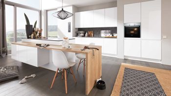 Einbauküche WERT KÜCHE® aus Holz in Weiß WERT KÜCHE® Uni Gloss mit SIEMENS Einbaugeräten Kristallweiß & Oxid graphit - dreiteilig