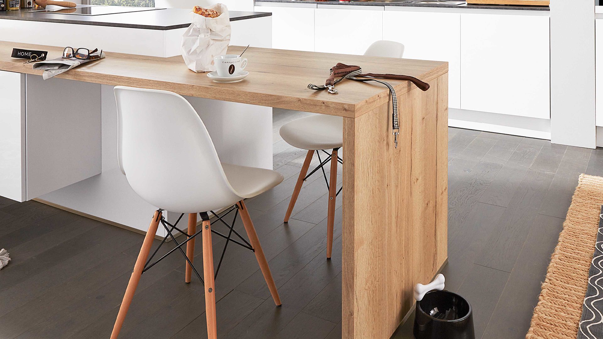 Einbauküche WERT KÜCHE® aus Holz in Weiß WERT KÜCHE® Uni Gloss mit SIEMENS Einbaugeräten Kristallweiß - dreizeilig