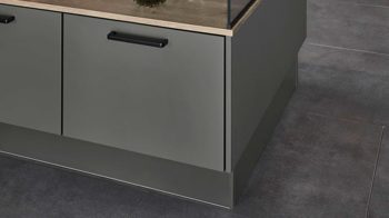 Einbauküche Nobilia® aus Holz in Dunkelgrau nobilia® Einbauküche Touch mit Einbaugeräten Schiefergrau & Eiche Bergamo - Stellfläche ca. 309 x 308 cm