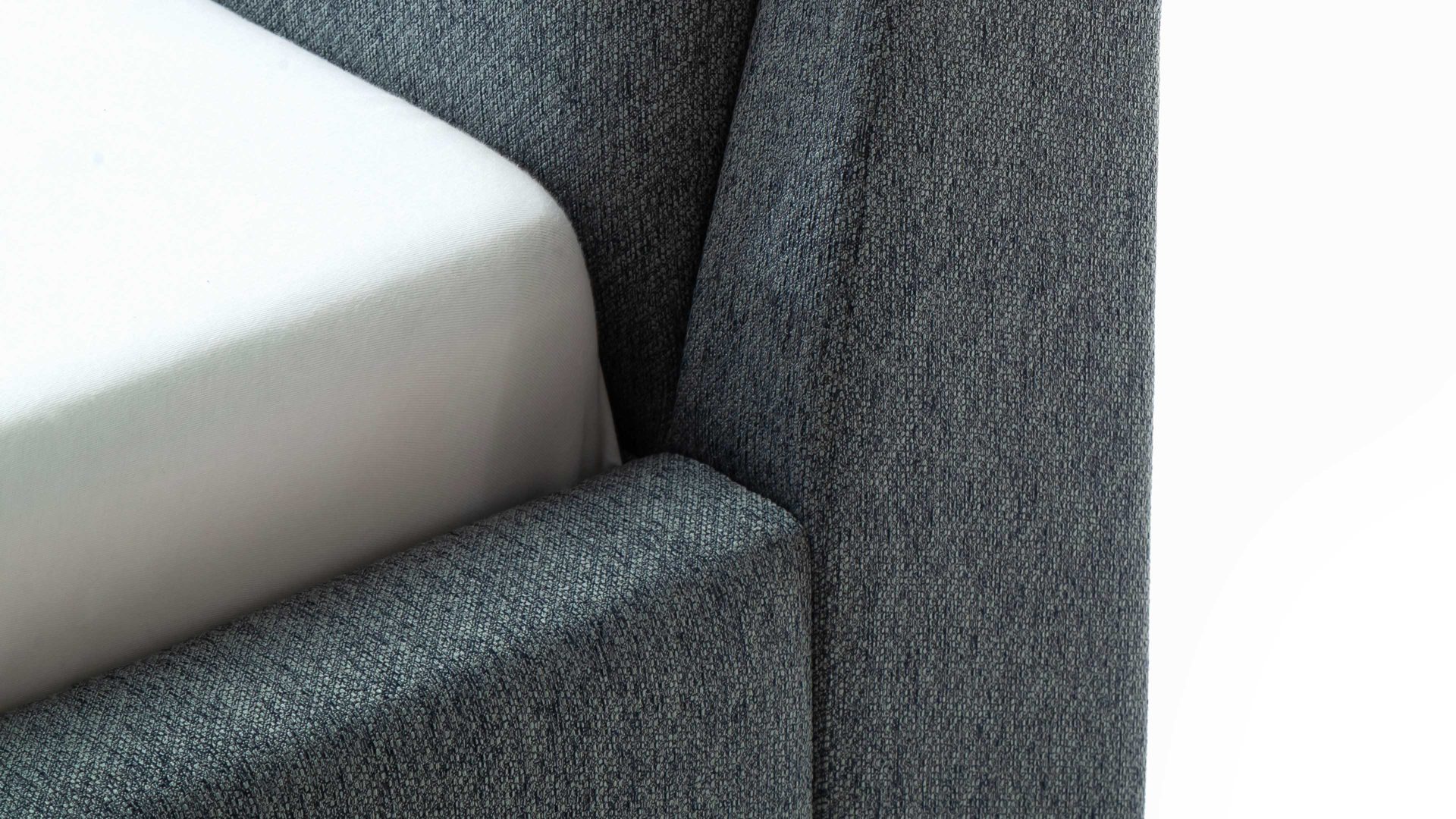 Bettgestell Meise.möbel aus Stoff in Blau Polsterbettgestell Frieda oceanfarbener Bezug Stelar 39 & eichefarbene Holzfüße - Liegefläche ca. 180 x 200 cm