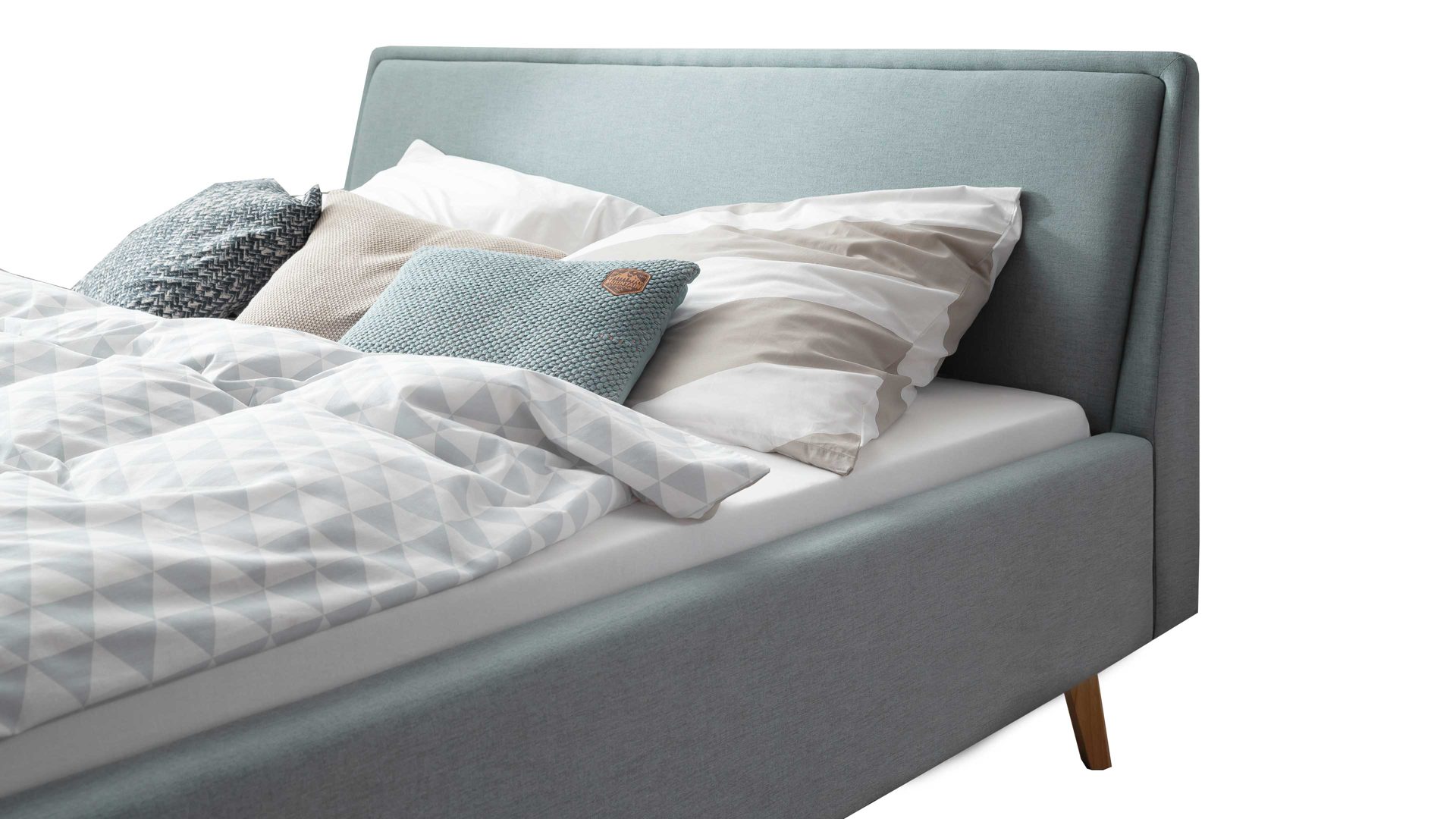 Bettgestell Meise.möbel aus Stoff in Blau Polsterbettgestell Frieda eisblauer Bezug Sawana 72 & eichefarbene Holzfüße - Liegefläche ca. 180 x 200 cm
