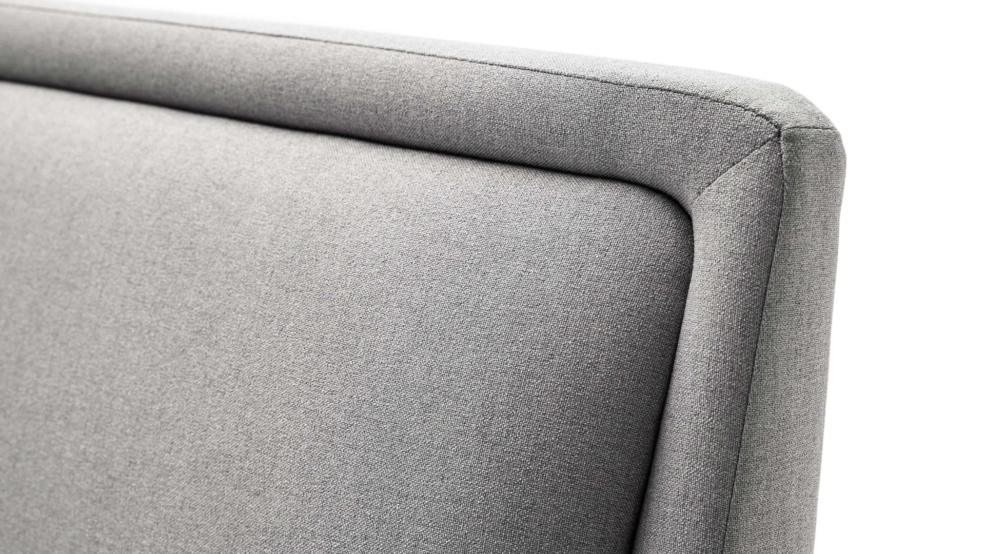 Bettgestell Meise.möbel aus Stoff in Hellgrau Polsterbettgestell Frieda hellgrauer Bezug Sawana 21 & eichefarbene Holzfüße - Liegefläche ca. 140 x 200 cm