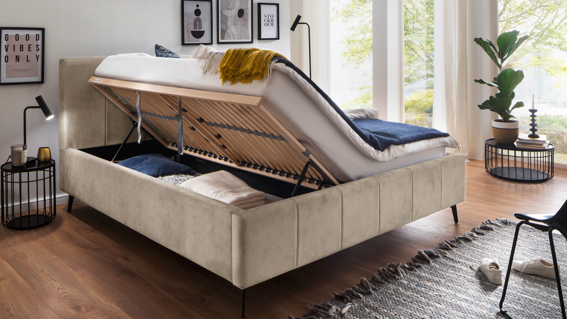 Polsterbett Meise.möbel aus Stoff in Beige Polsterbettgestell Lizzano mit Bettkasten beiger Samtbezug Cloud 03 & Metallfüße  - Liegefläche ca. 180 x 200 cm