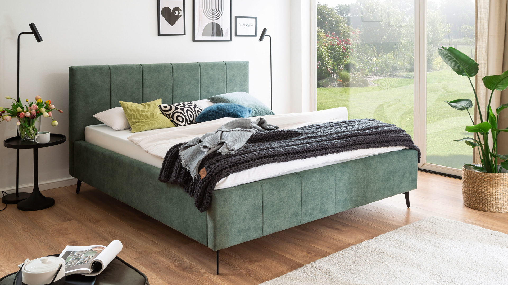 Polsterbett Meise.möbel aus Stoff in Grün Polsterbettgestell Lizzano mit Bettkasten grüner Samtbezug Cloud 33 & Metallfüße  - Liegefläche ca. 180 x 200 cm