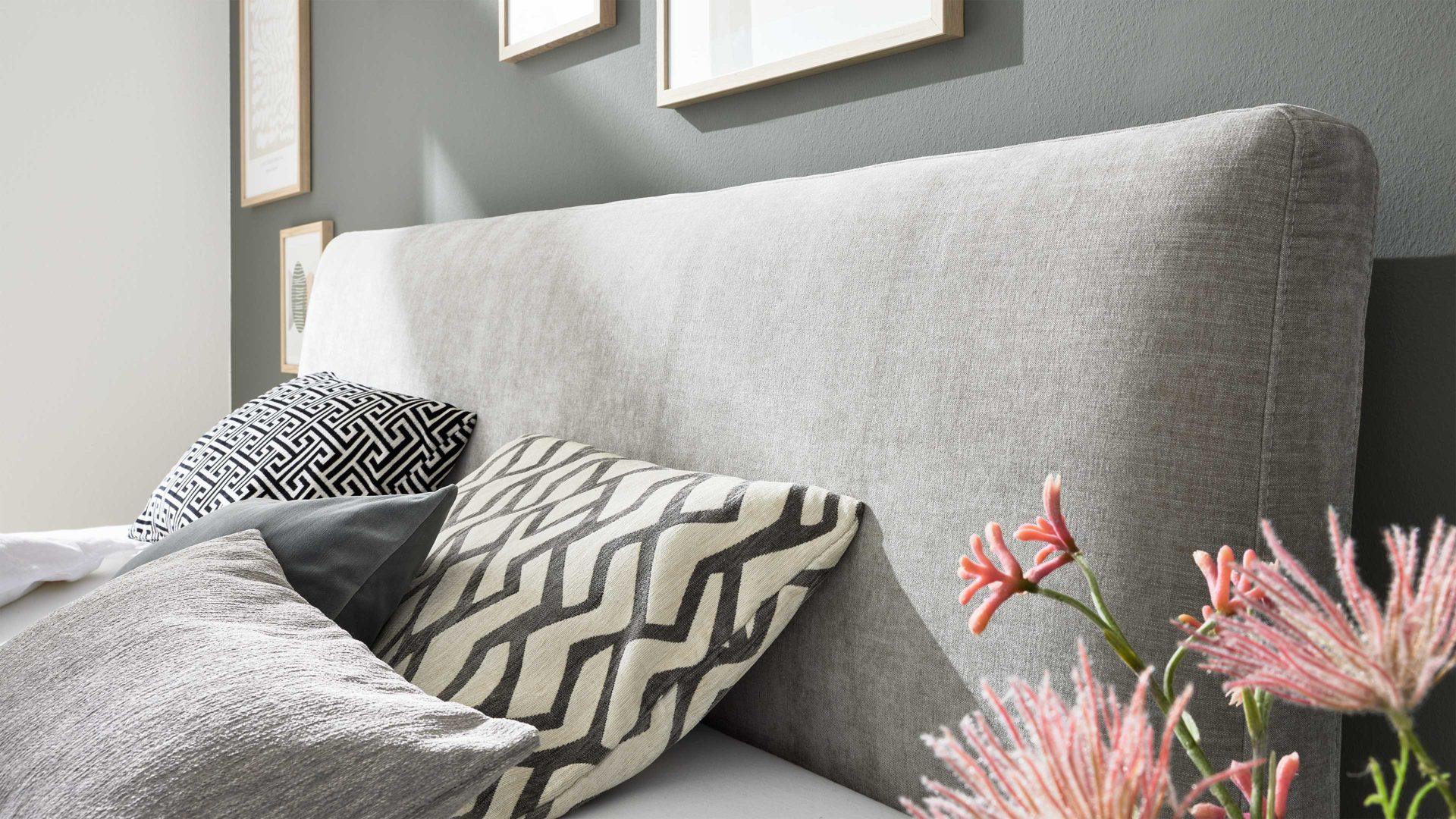 Bettgestell Interliving aus Stoff in Hellgrau Interliving Polsterbett Serie 1416 - Polsterbettgestell silberfarbener Bezug Balu 331002 - Liegefläche ca. 180 x 200 cm