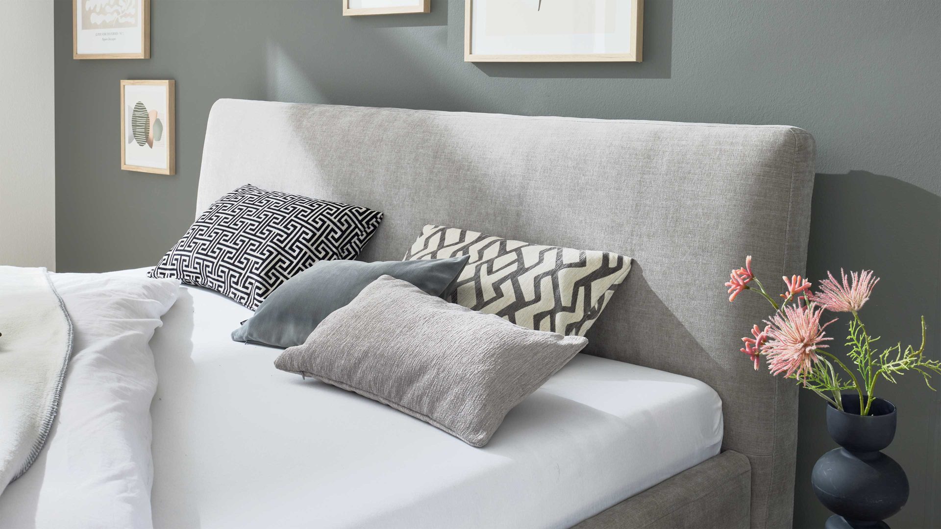 Bettgestell Interliving aus Stoff in Hellgrau Interliving Bettensystem Serie 1416 - Polsterbettgestell silberfarbener Bezug Balu 331002 - Liegefläche ca. 180 x 200 cm