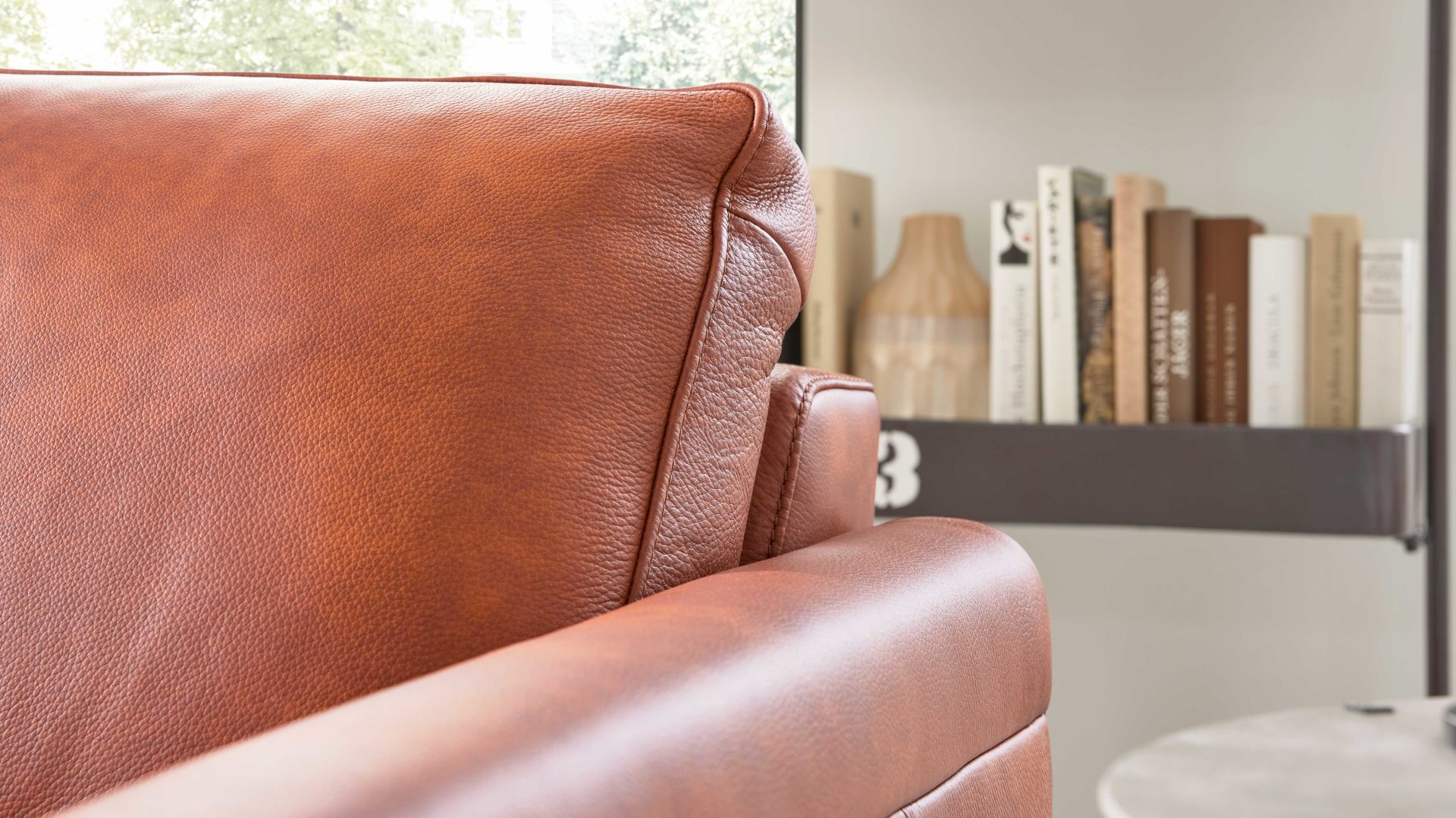 Zweisitzer Interliving aus Leder in Orange Interliving Sofa Serie 4004 - Zweisitzer NH90 cognacfarbenes LongLife-Leder Z75-50 - Länge ca. 200 cm