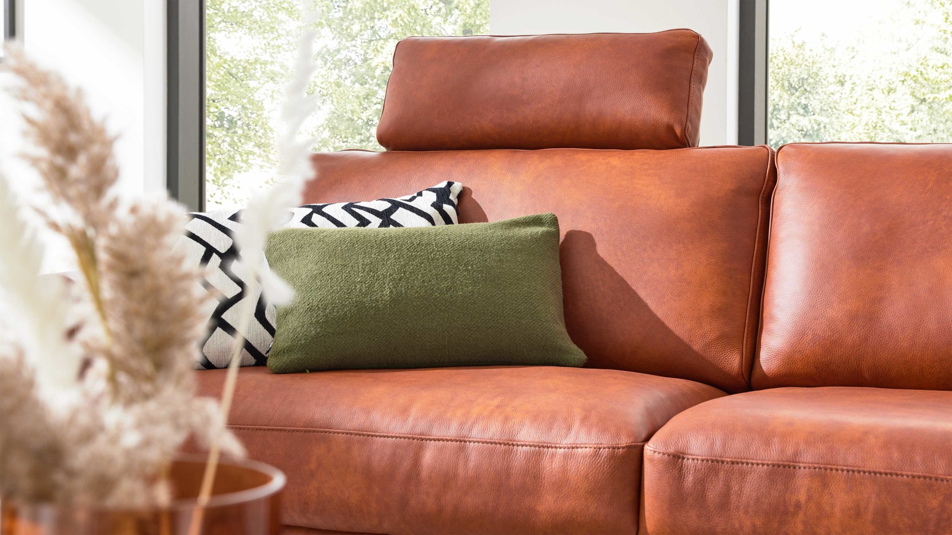 Kopfstütze Interliving aus Leder in Orange Interliving Sofa Serie 4004 - Kopfstütze cognacfarbenes LongLife-Leder Z75-50 - Breite ca. 60 cm